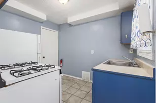 9521 Brace St, Detroit, MI 48228 - Photo 8