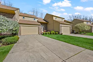2119 Rochelle Park Dr, Rochester Hills, MI 48309 - Photo 2