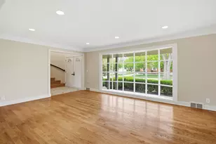 653 Perrien Pl, Grosse Pointe Woods, MI 48236 - Photo 12