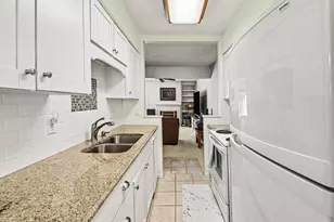 7117 Medallion Dr, Lansing, MI 48917 - Photo 6