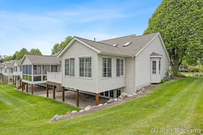 2038 Palmerton Court NE, Grand Rapids, MI 49505 - Photo 32