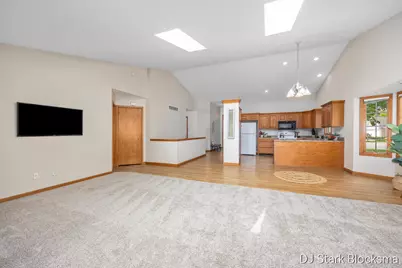 2038 Palmerton Court NE, Grand Rapids, MI 49505 - Photo 8