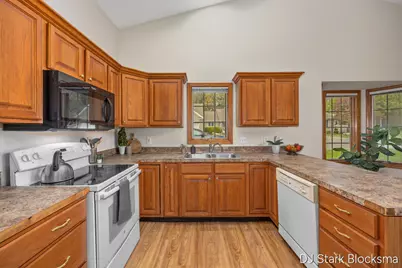 2038 Palmerton Court NE, Grand Rapids, MI 49505 - Photo 12