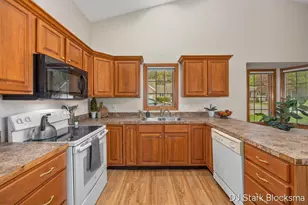 2038 Palmerton Ct NE, Grand Rapids, MI 49505 - Photo 12