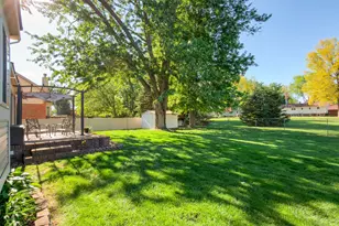 22006 Cherrywood Rd, Woodhaven, MI 48183 - Photo 34