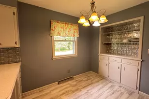 5634 W Hiawatha Ln, Stevensville, MI 49127 - Photo 4
