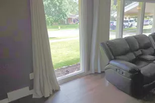 2410 Middlefield Rd, Trenton, MI 48183 - Photo 12