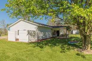 12199 N Meridian Rd, Pleasant Lake, MI 49272 - Photo 8