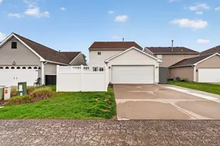 2110 Kensington Park Cir, Holland, MI 49423 - Photo 22