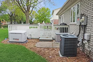 37183 Vargo, Livonia, MI 48152 - Photo 6