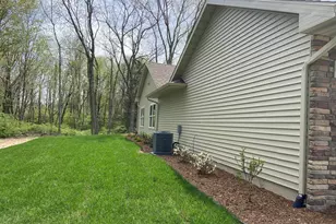728 Violet Wy, Saint Joseph, MI 49085 - Photo 4