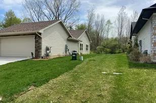 730 Violet Wy, Saint Joseph, MI 49085 - Photo 4