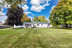 390 W Division St, Sparta, MI 49345 - Photo 6