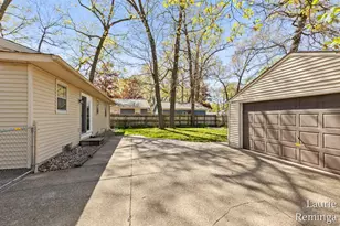 2203 Lacrosse St SW, Wyoming, MI 49519 - Photo 26