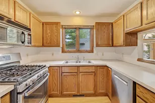 643 Crestview St, Holland, MI 49423 - Photo 12