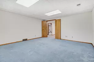 643 Crestview St, Holland, MI 49423 - Photo 32