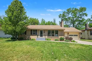 725 Parkway Dr NE, Grand Rapids, MI 49525 - Photo 2