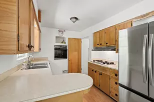 725 Parkway Dr NE, Grand Rapids, MI 49525 - Photo 8