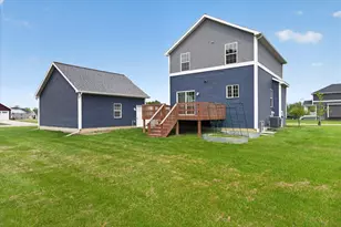 447 Oakwood Dr, Charlotte, MI 48813 - Photo 36