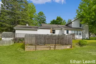 407 S Lincoln St, Portland, MI 48875 - Photo 4
