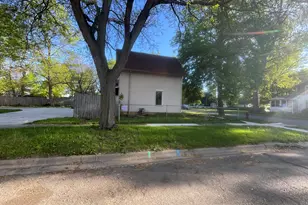412 Quarry St, Jackson, MI 49201 - Photo 6