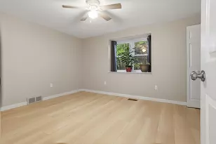 45315 Kensington St, Utica, MI 48317 - Photo 4