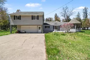 6665 Lakeshore Rd, Manistee, MI 49660 - Photo 2