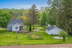 16927 Juniper Dr, Conklin, MI 49403 - Photo 4