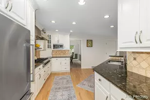 1646 Laurel Ave SE, Grand Rapids, MI 49506 - Photo 8