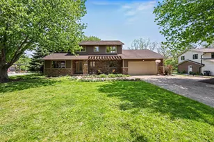 2728 Holyoke Ln, Ann Arbor, MI 48103 - Photo 2