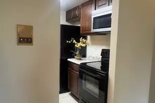 1472 W Chateau Vert St, Ypsilanti, MI 48197 - Photo 8