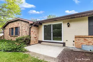 201 Bona Vista Dr NW, Grand Rapids, MI 49504 - Photo 4