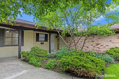201 Bona Vista Drive NW #21, Grand Rapids, MI 49504 - Photo 2