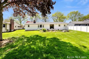 1746 Edgewood Ave SE, Grand Rapids, MI 49506 - Photo 32