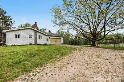 1320 W Stanton Road, Stanton, MI 48888 - Photo 4