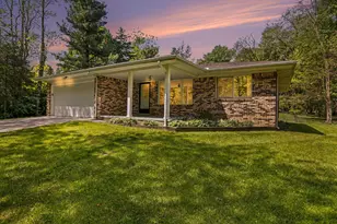 9610 Hamburg Ct, Brighton, MI 48116 - Photo 2