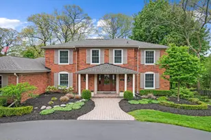 2595 Fox Chase Dr, Troy, MI 48098 - Photo 4