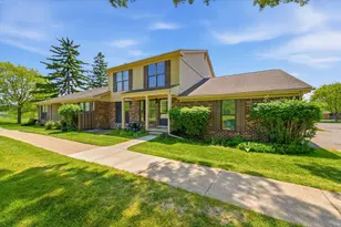 31890 Ivy Ln, Warren, MI 48093 - Photo 2