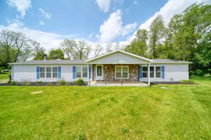120 Kathy Ln, Brooklyn, MI 49230 - Photo 2