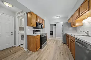 41520 Janet Cir, Clinton, MI 48038 - Photo 8