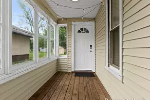 354 W 21st St, Holland, MI 49423 - Photo 2
