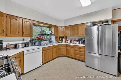 527 N Boltwood Street, Hastings, MI 49058 - Photo 4