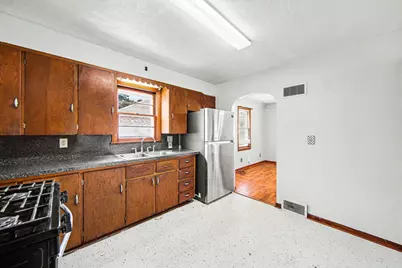 853 Addison, Adrian, MI 49221 - Photo 12