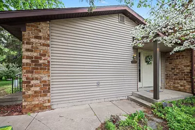 2579 Knightsbridge Road SE, Grand Rapids, MI 49546 - Photo 2