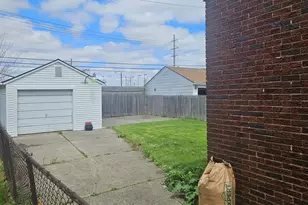 15237 Carlisle St, Detroit, MI 48205 - Photo 2