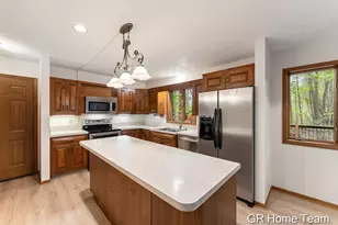 16296 Red Pine Ct, Holland, MI 49424 - Photo 18