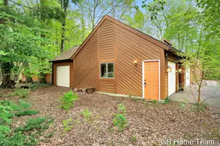 16296 Red Pine Ct, Holland, MI 49424 - Photo 10