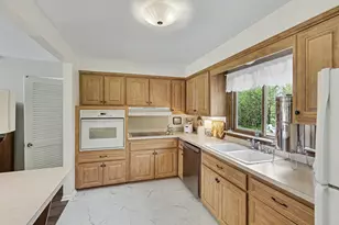 32318 Bonnet Hill Rd, Farmington Hills, MI 48334 - Photo 16