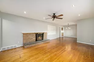 24447 Bloomington Ct, Franklin, MI 48025 - Photo 2