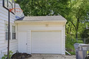 2046 Gerald St, Benton Harbor, MI 49022 - Photo 4